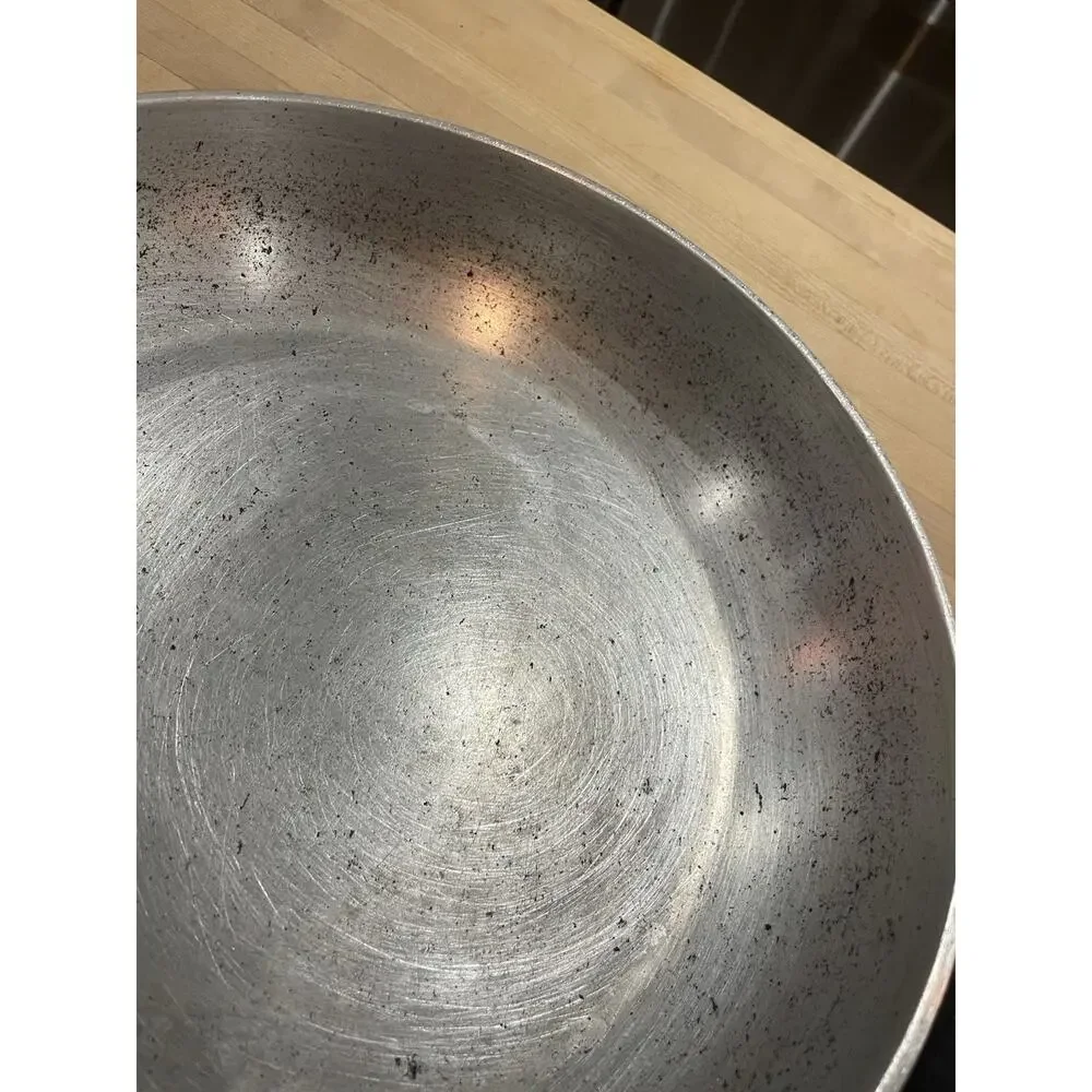 Vintage Wear-Ever Cast Aluminum No. 2320 Hallite 10 1/2” Frying Pan Made in USA